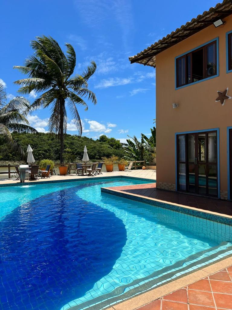 Casa com 6 Suítes em Meaípe