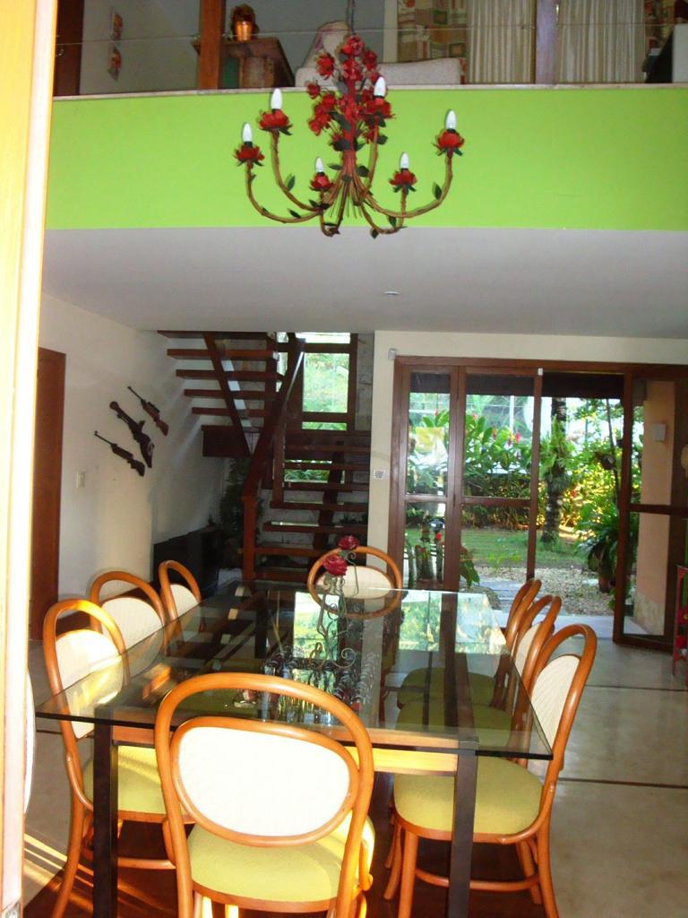 Casa com 6 Suítes em Meaípe