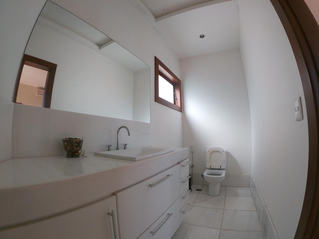 Casa com 05 Suítes em Guarapari