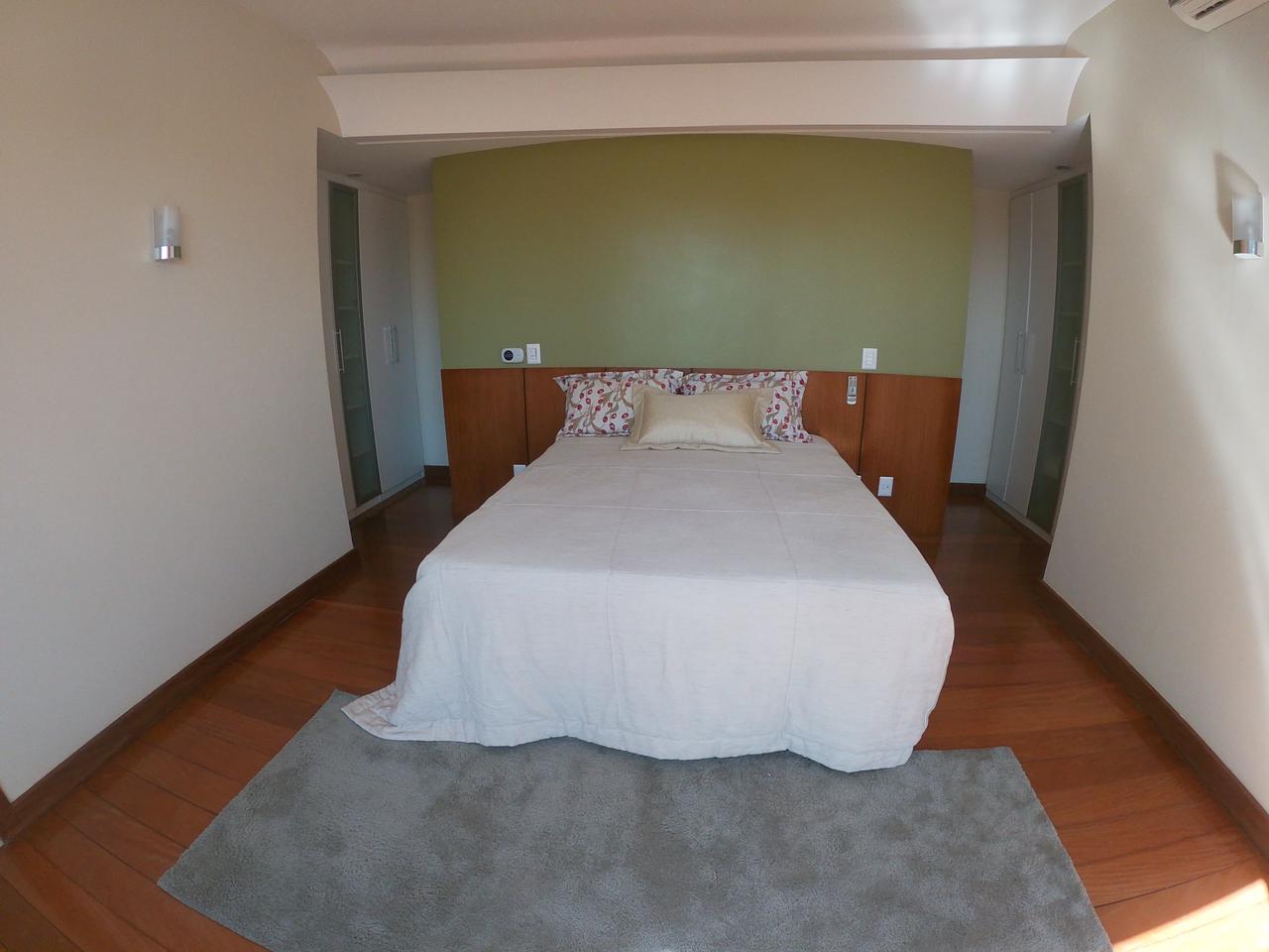Casa com 05 Suítes em Guarapari