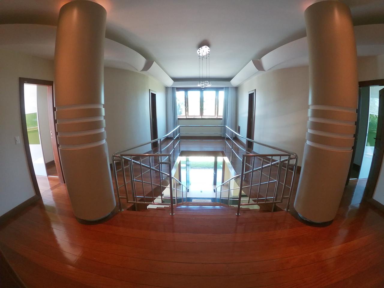 Casa com 05 Suítes em Guarapari