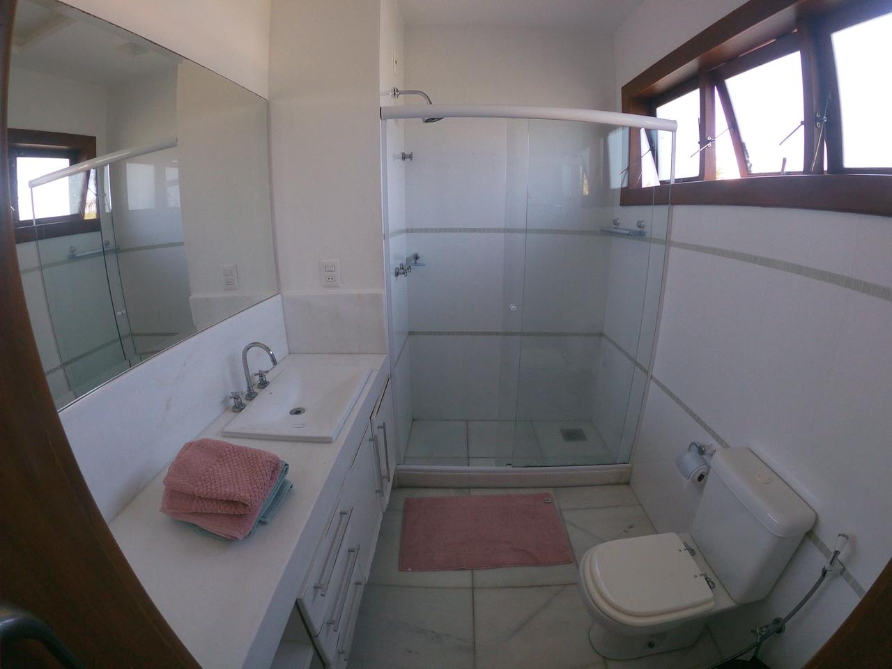 Casa com 05 Suítes em Guarapari