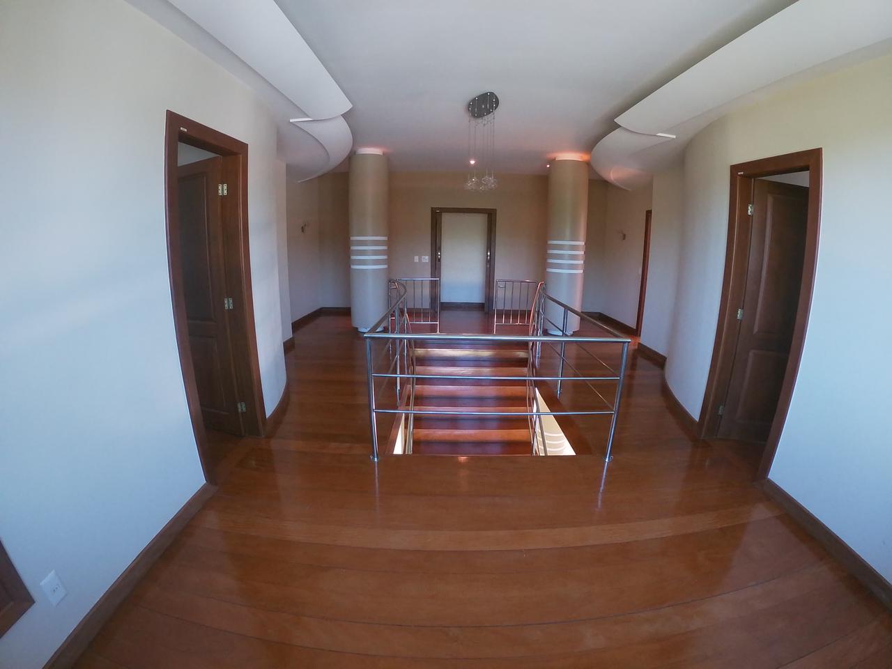 Casa com 05 Suítes em Guarapari