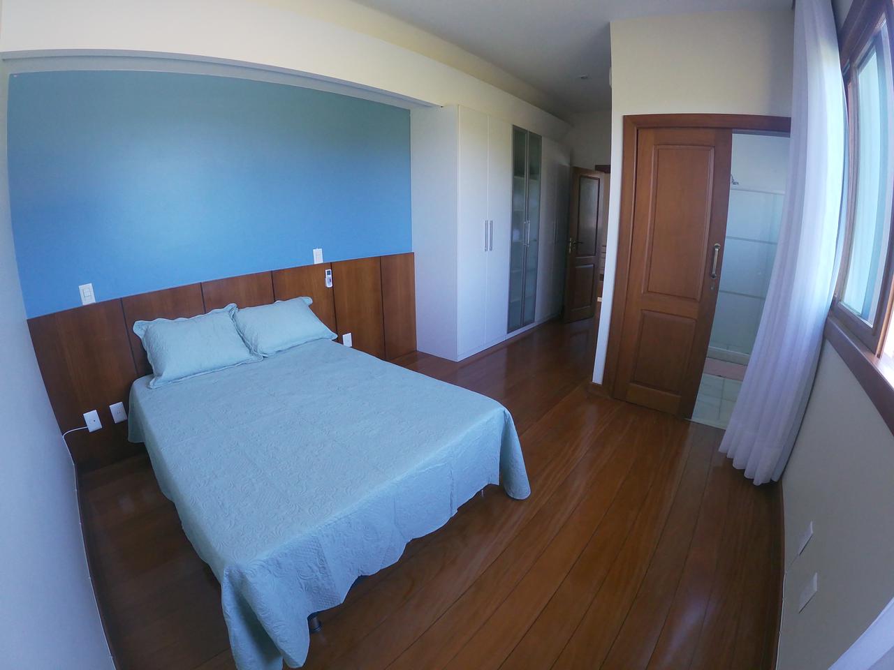 Casa com 05 Suítes em Guarapari
