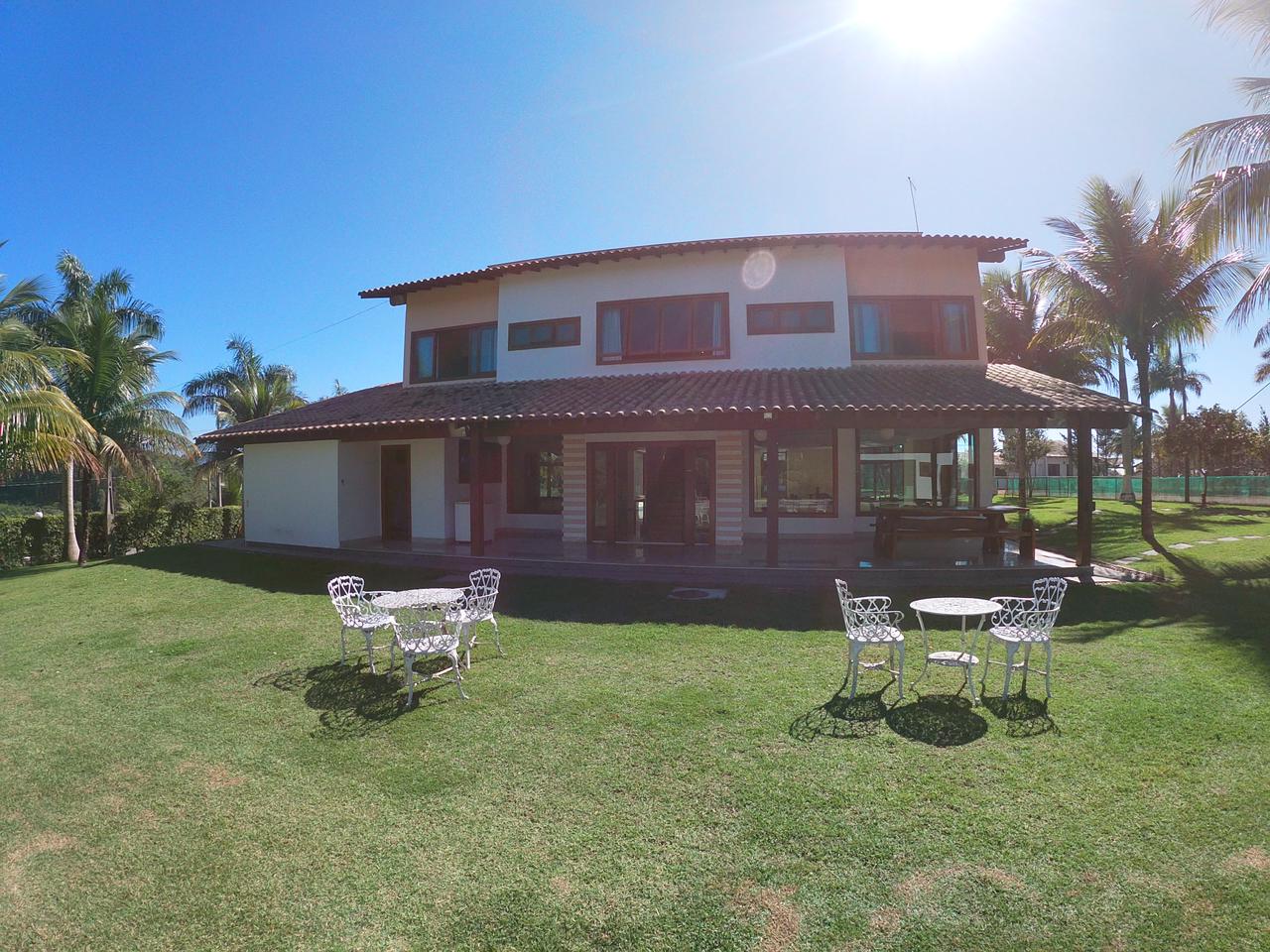 Casa com 05 Suítes em Guarapari