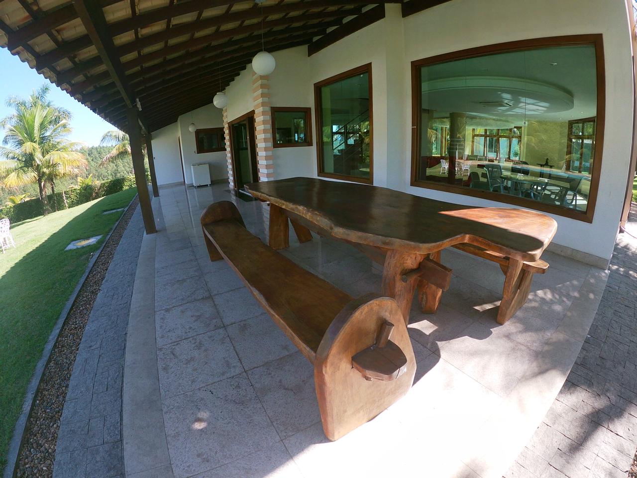 Casa com 05 Suítes em Guarapari