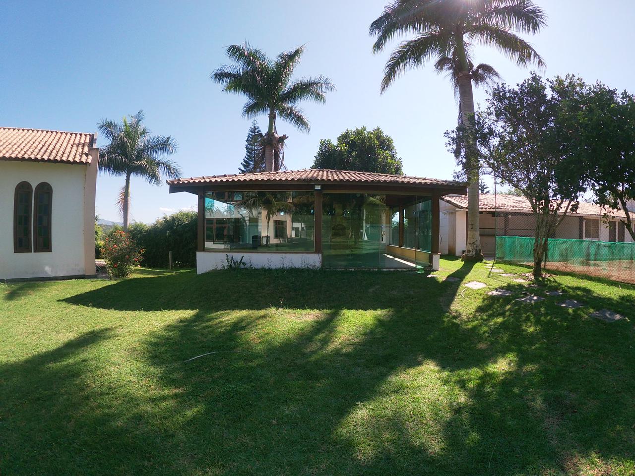 Casa com 05 Suítes em Guarapari