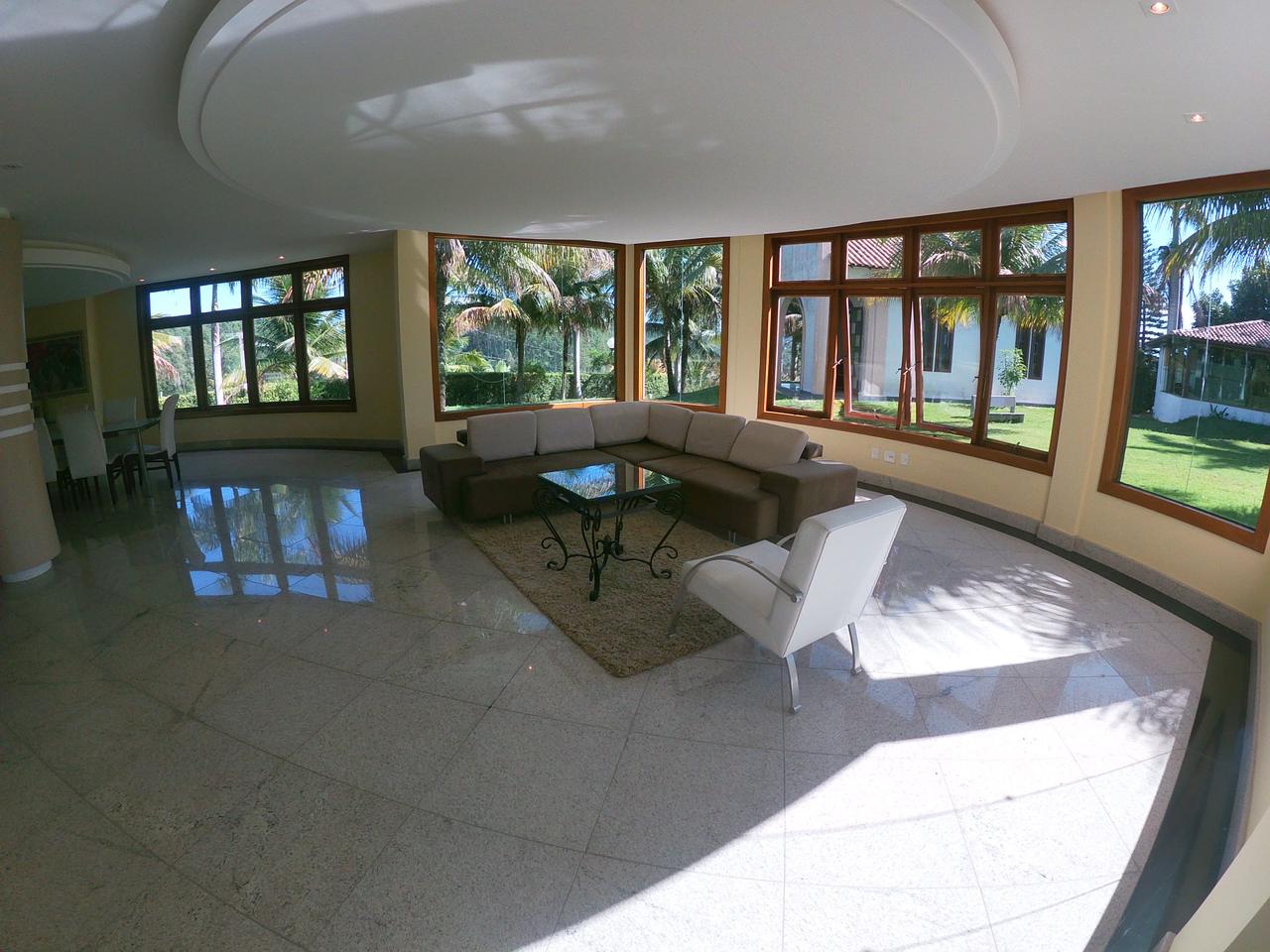 Casa com 05 Suítes em Guarapari