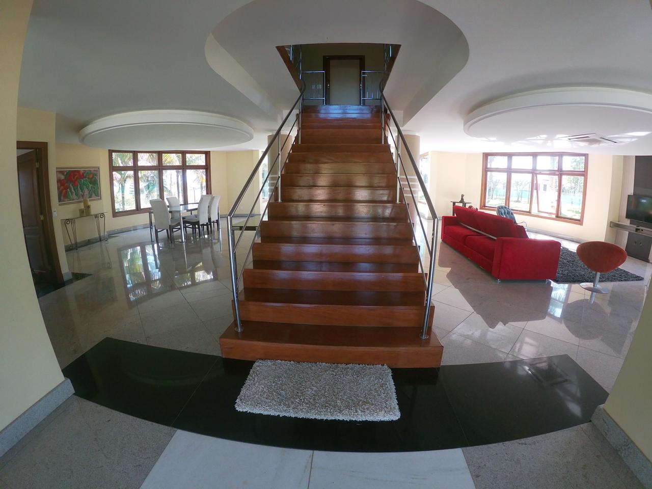 Casa com 05 Suítes em Guarapari