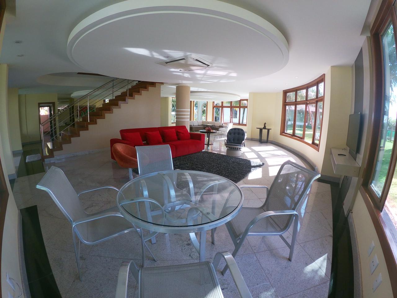 Casa com 05 Suítes em Guarapari