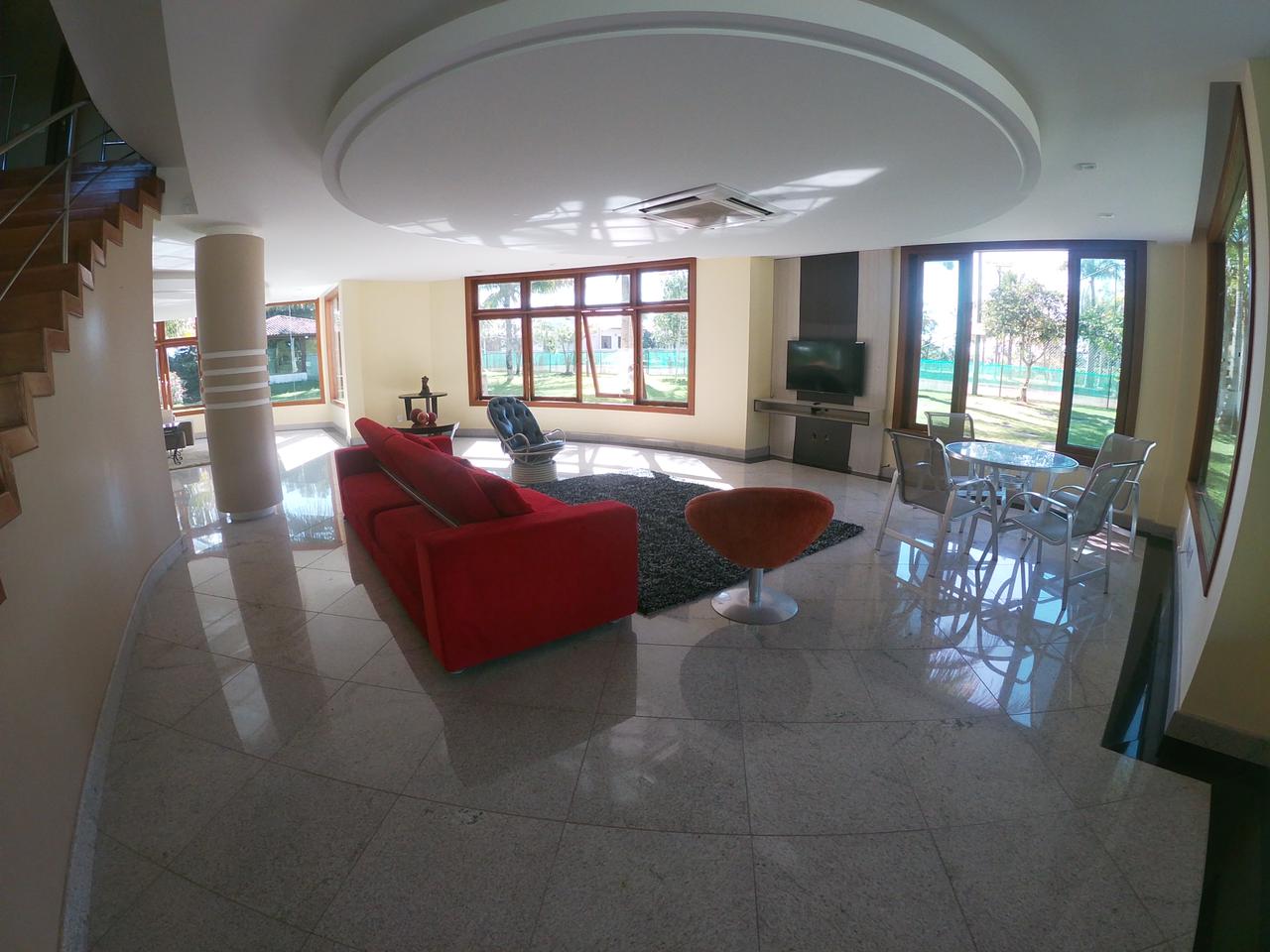 Casa com 05 Suítes em Guarapari