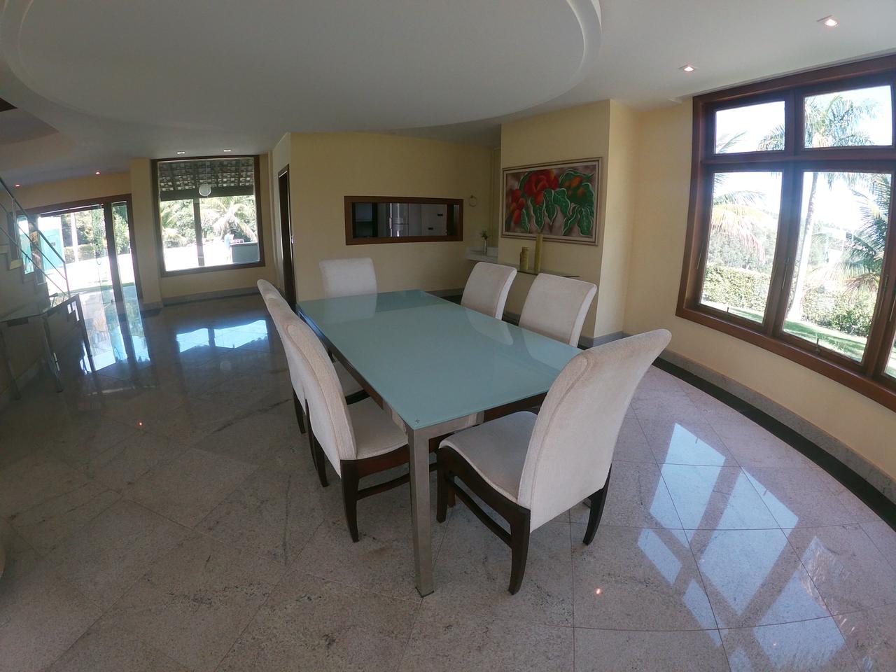 Casa com 05 Suítes em Guarapari
