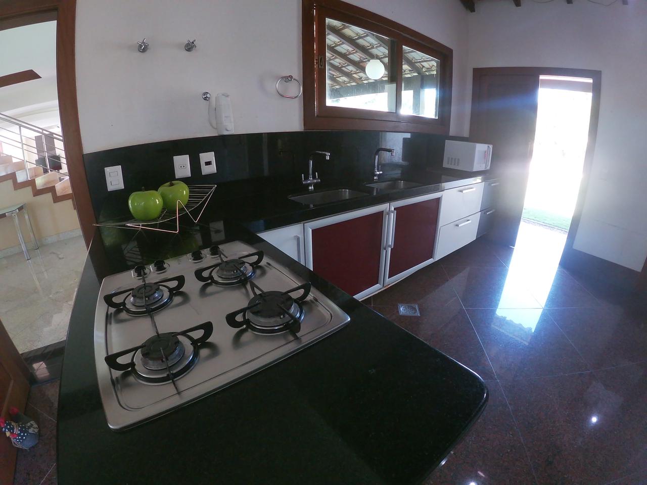 Casa com 05 Suítes em Guarapari