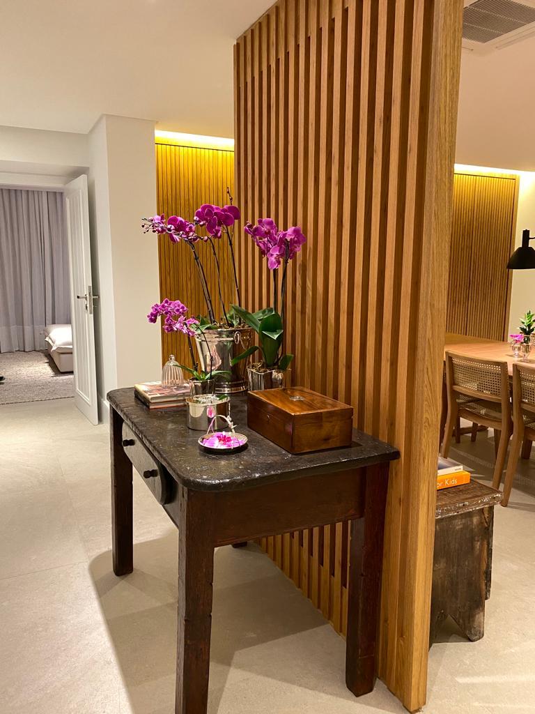 Apartamento de 03 Quartos com 3 Suítes na Praia da Costa 
