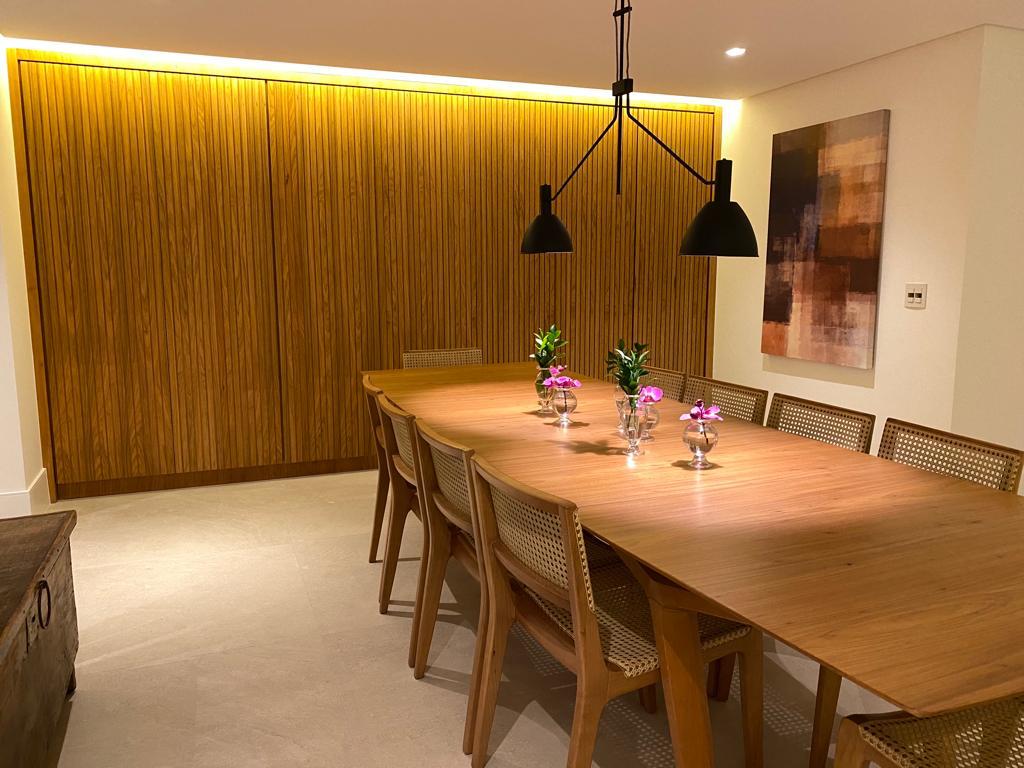 Apartamento de 03 Quartos com 3 Suítes na Praia da Costa 