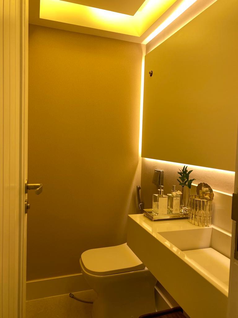 Apartamento de 03 Quartos com 3 Suítes na Praia da Costa 