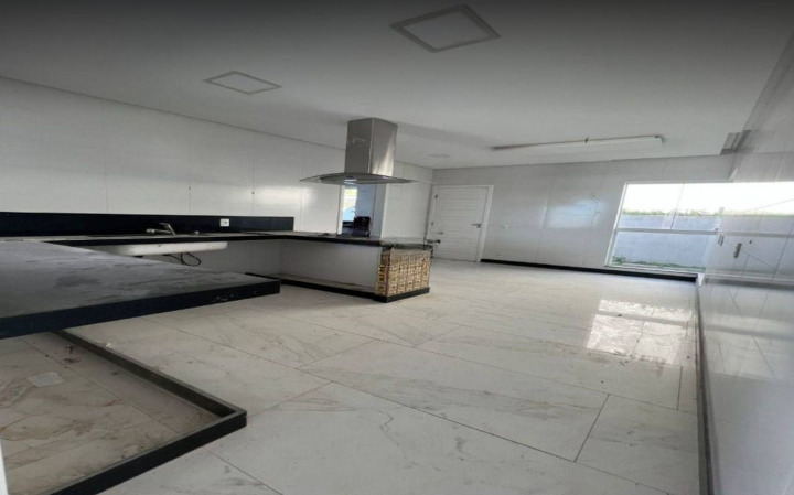 Casa Duplex com 4 Quartos sendo 3 c Closed em Jardins Veneza