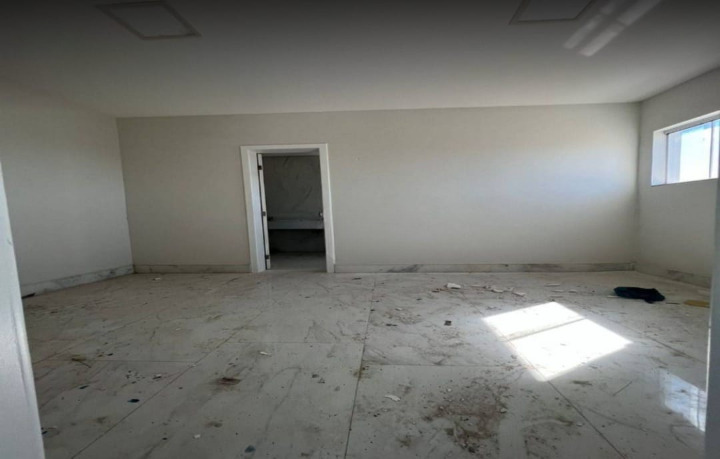 Casa Duplex com 4 Quartos sendo 3 c Closed em Jardins Veneza