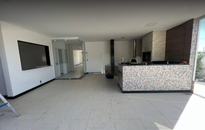Casa Duplex com 4 Quartos sendo 3 c Closed em Jardins Veneza