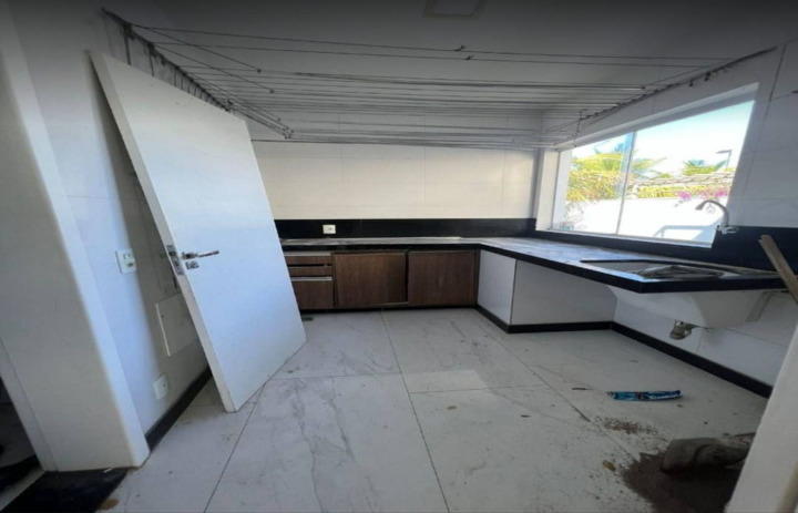 Casa Duplex com 4 Quartos sendo 3 c Closed em Jardins Veneza