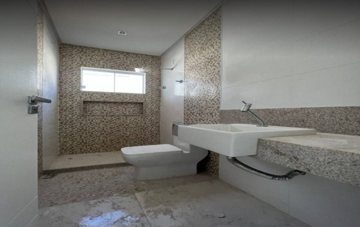 Casa Duplex com 4 Quartos sendo 3 c Closed em Jardins Veneza