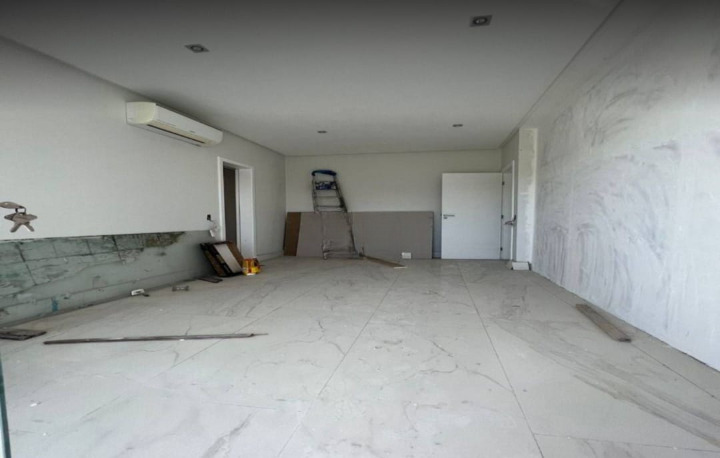 Casa Duplex com 4 Quartos sendo 3 c Closed em Jardins Veneza