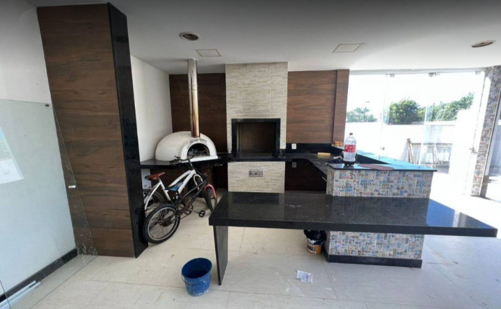 Casa Duplex com 4 Quartos sendo 3 c Closed em Jardins Veneza
