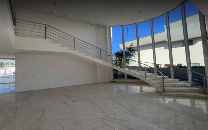 Casa Duplex com 4 Quartos sendo 3 c Closed em Jardins Veneza