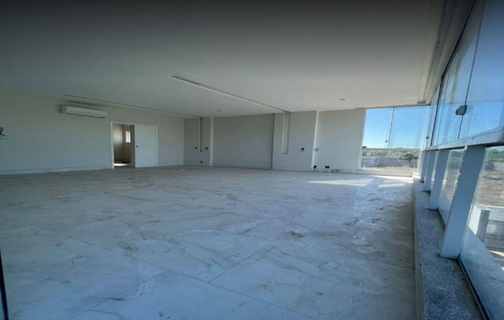 Casa Duplex com 4 Quartos sendo 3 c Closed em Jardins Veneza