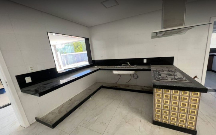 Casa Duplex com 4 Quartos sendo 3 c Closed em Jardins Veneza