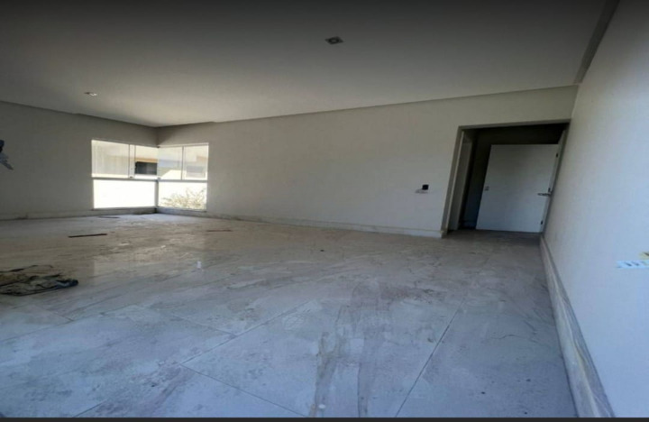 Casa Duplex com 4 Quartos sendo 3 c Closed em Jardins Veneza
