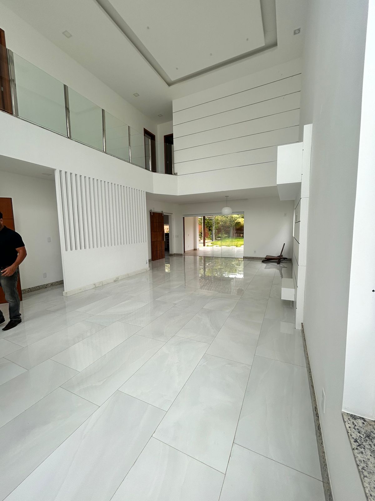 Casa Duplex com 4 Quartos sendo 3 c Closed em Jardins Veneza