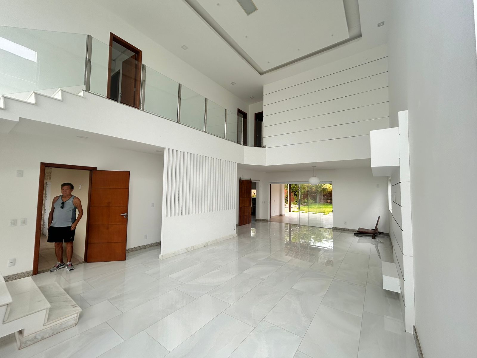 Casa Duplex com 4 Quartos sendo 3 c Closed em Jardins Veneza
