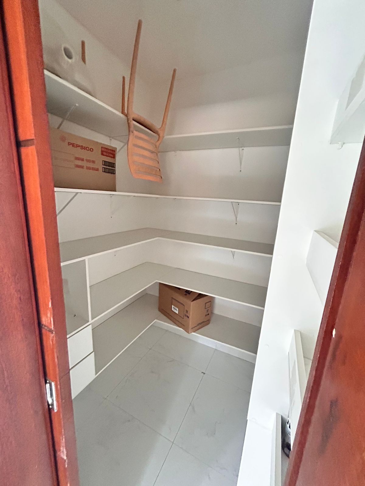 Casa Duplex com 4 Quartos sendo 3 c Closed em Jardins Veneza