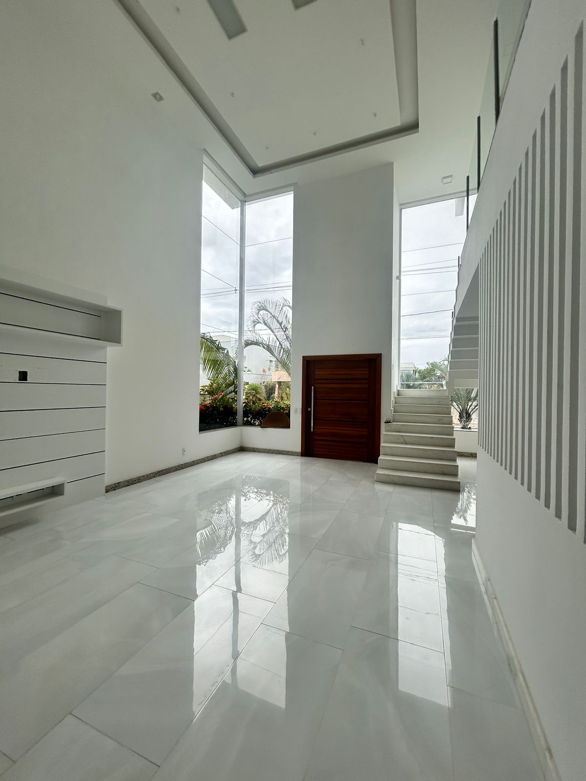 Casa Duplex com 4 Quartos sendo 3 c Closed em Jardins Veneza