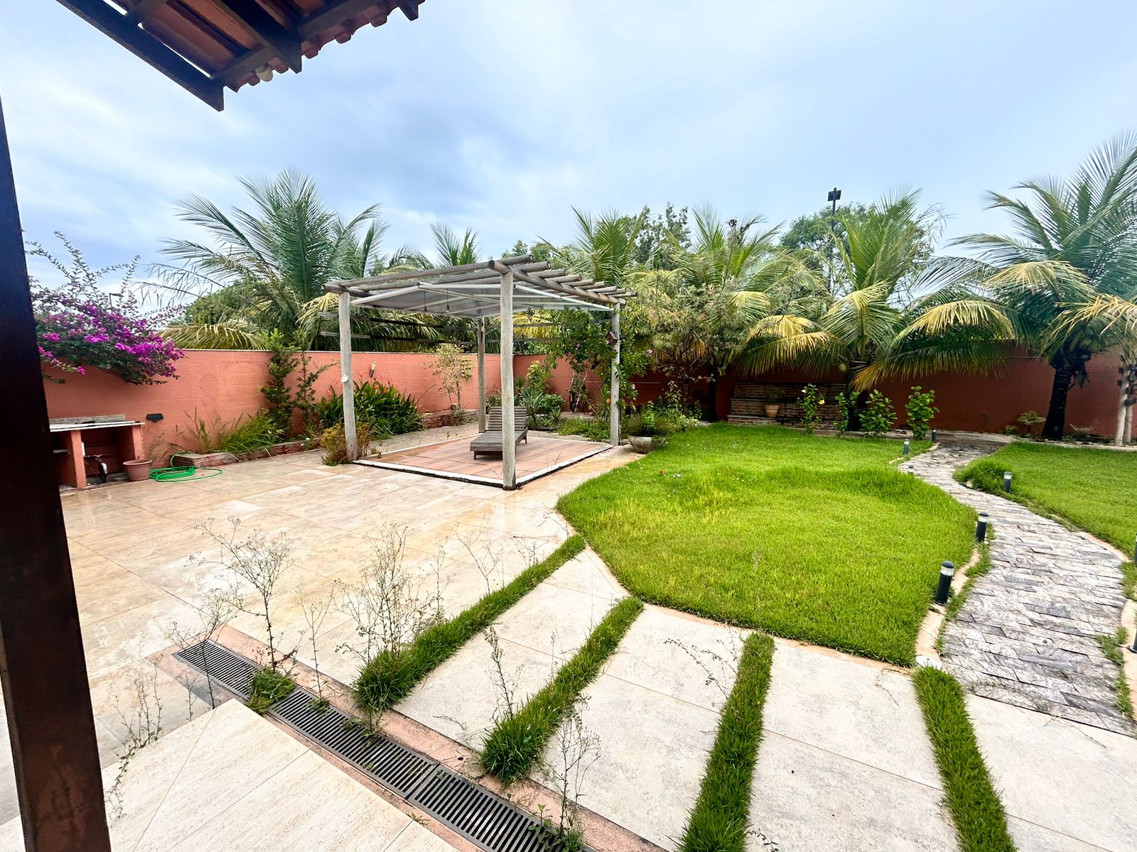 Casa Duplex com 4 Quartos sendo 3 c Closed em Jardins Veneza
