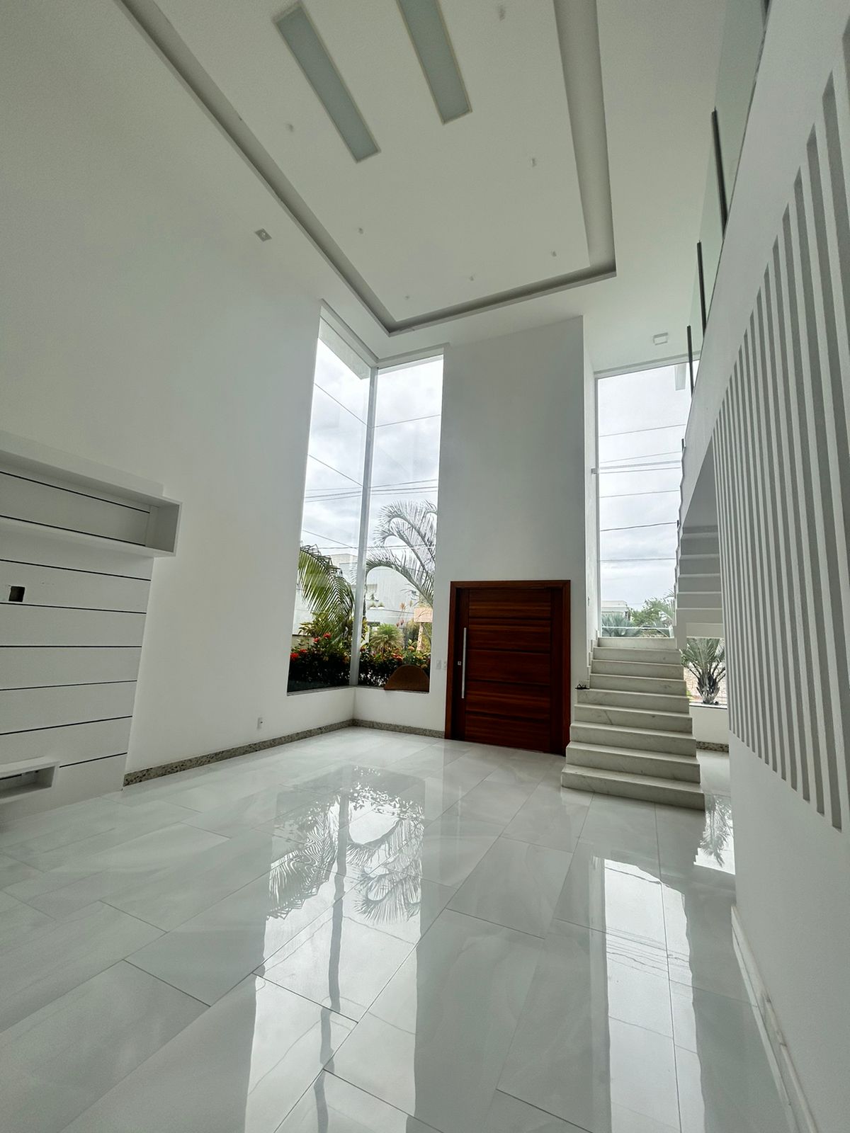 Casa Duplex com 4 Quartos sendo 3 c Closed em Jardins Veneza