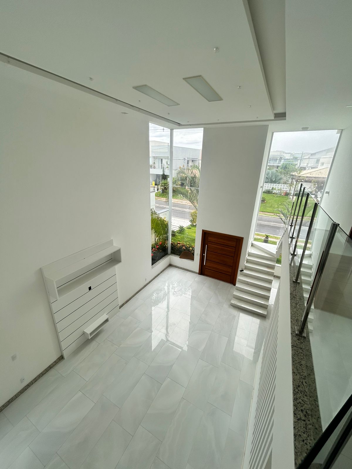 Casa Duplex com 4 Quartos sendo 3 c Closed em Jardins Veneza