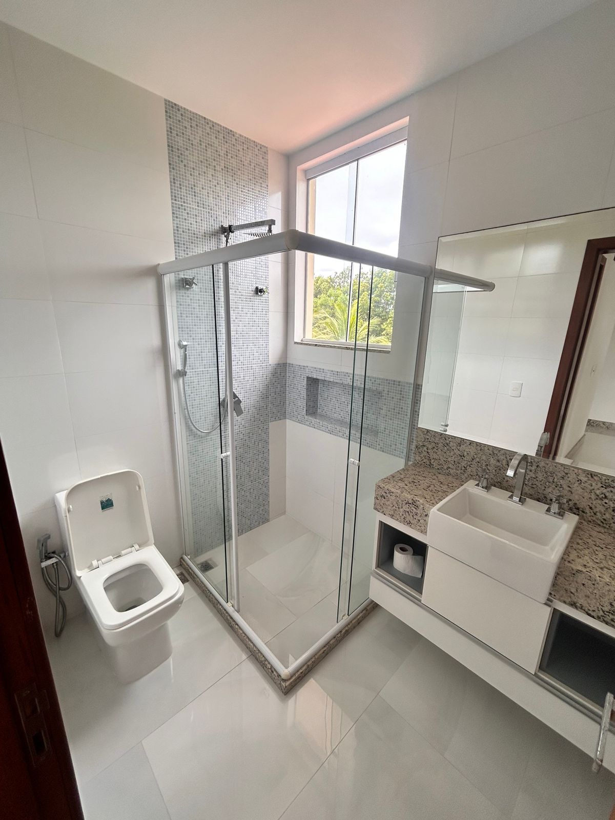 Casa Duplex com 4 Quartos sendo 3 c Closed em Jardins Veneza