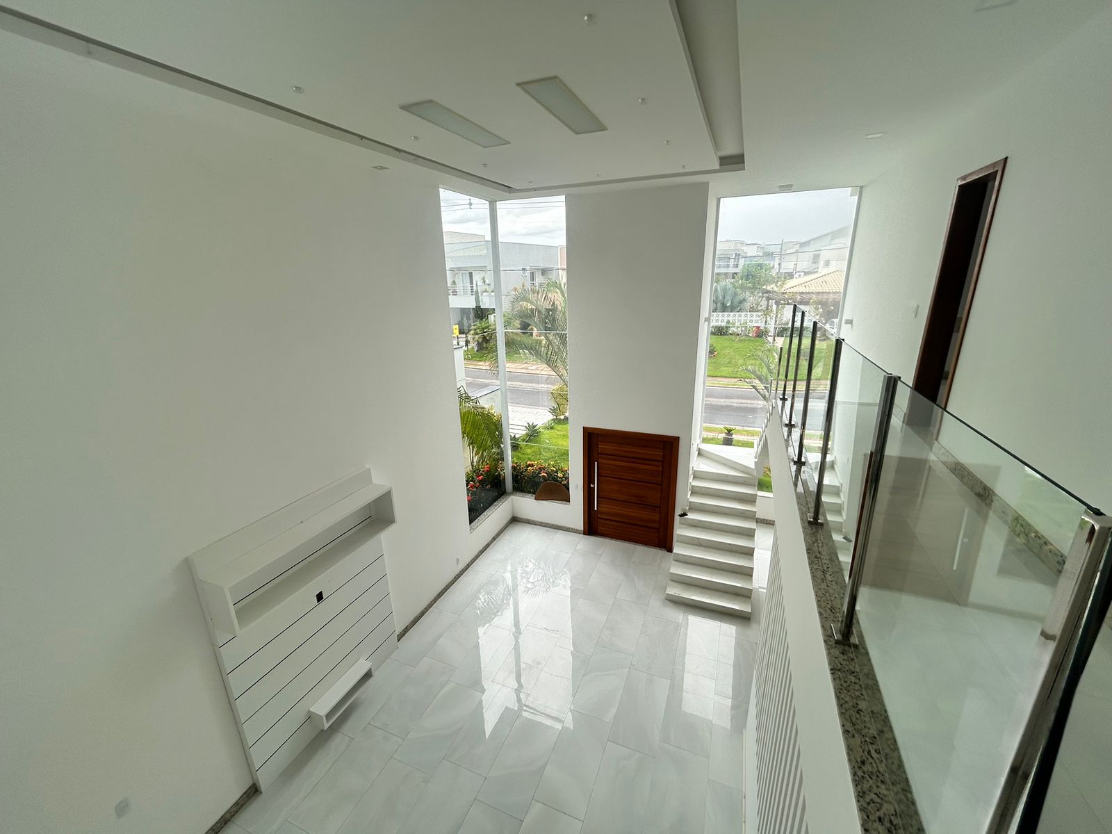 Casa Duplex com 4 Quartos sendo 3 c Closed em Jardins Veneza