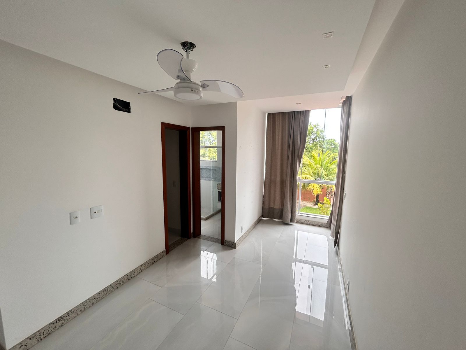 Casa Duplex com 4 Quartos sendo 3 c Closed em Jardins Veneza