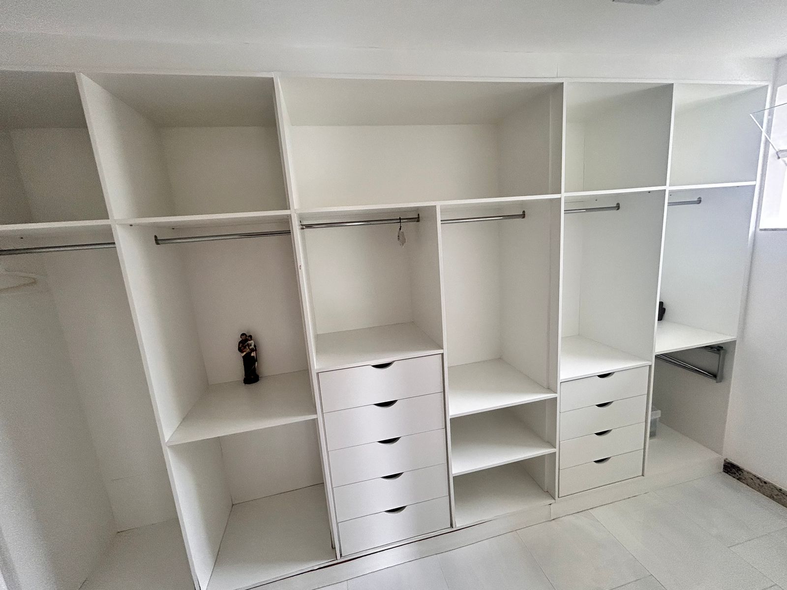 Casa Duplex com 4 Quartos sendo 3 c Closed em Jardins Veneza