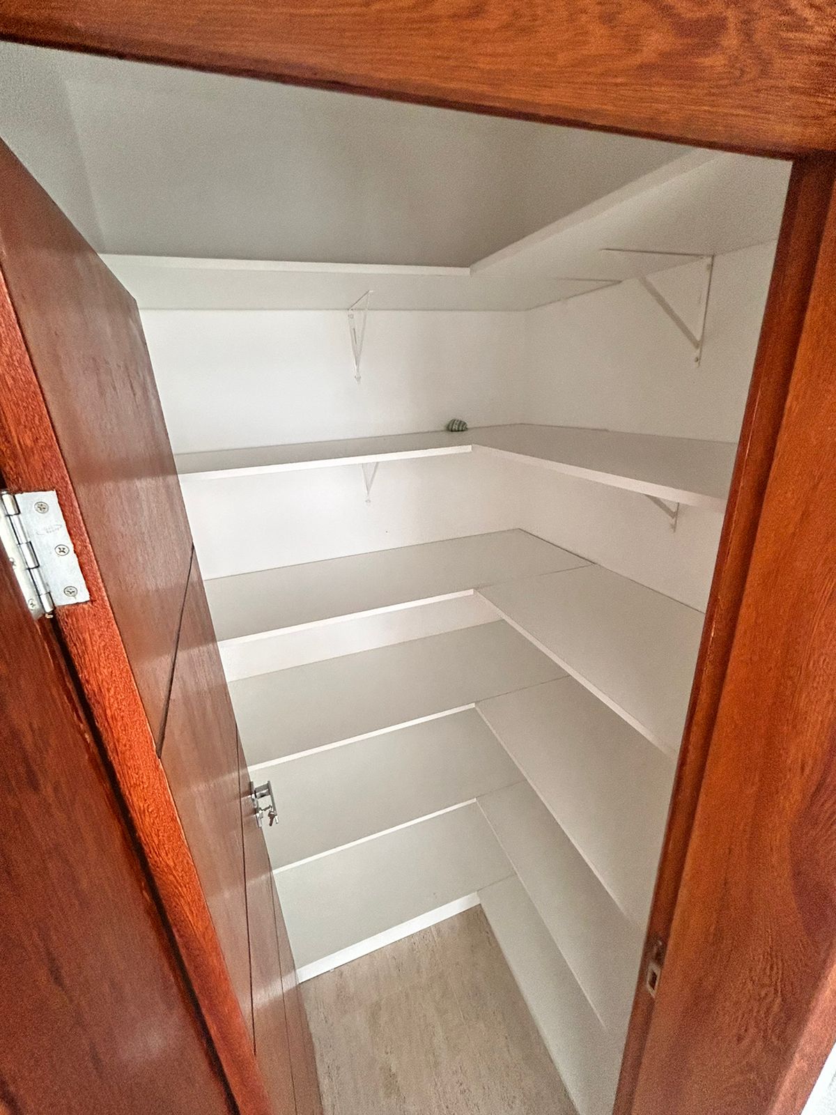 Casa Duplex com 4 Quartos sendo 3 c Closed em Jardins Veneza