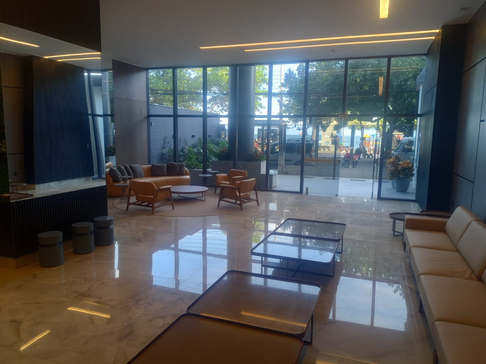 Apartamento 04 Quartos com Suítes na Praia da Costa 