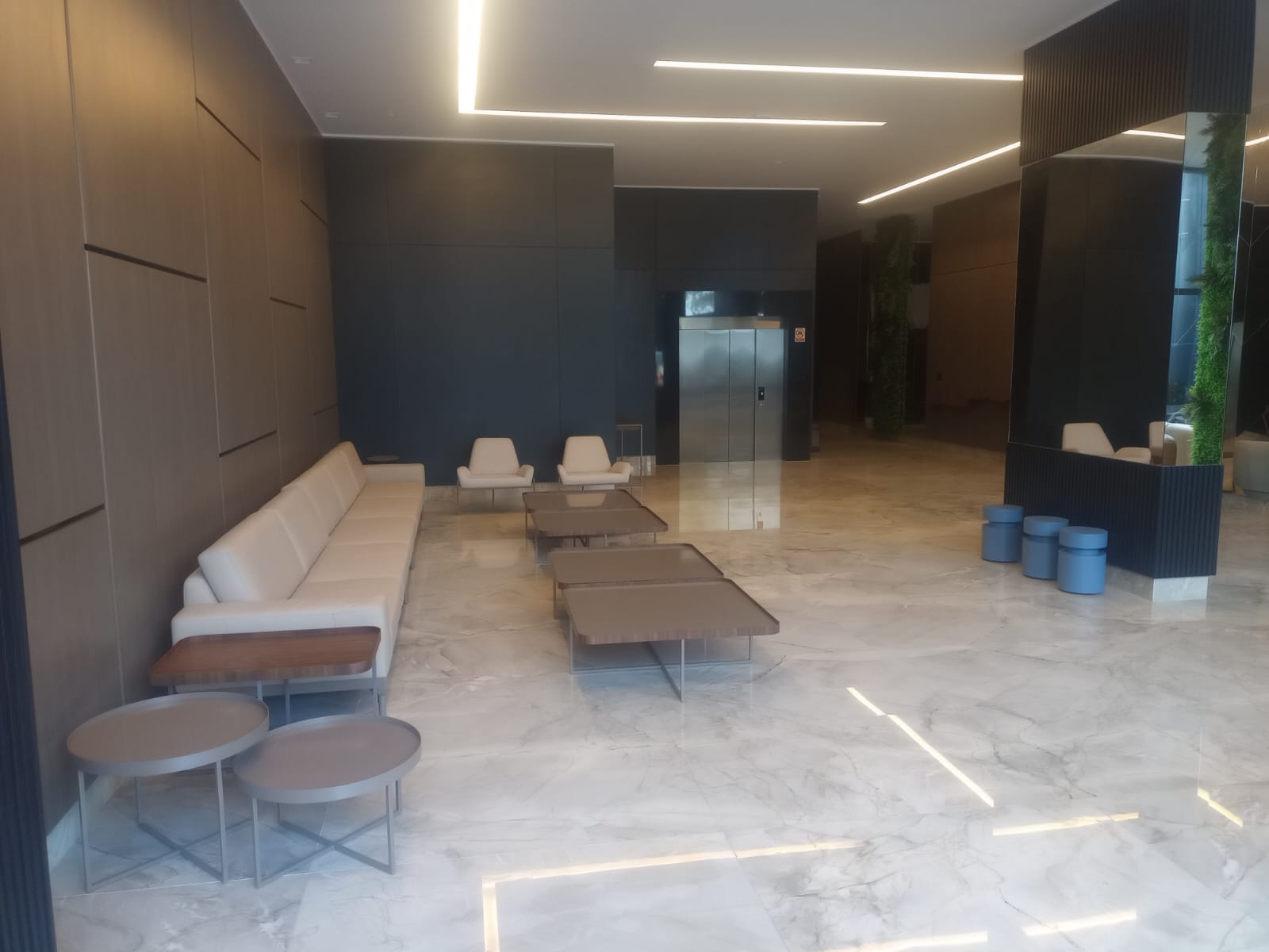 Apartamento 04 Quartos com Suítes na Praia da Costa 