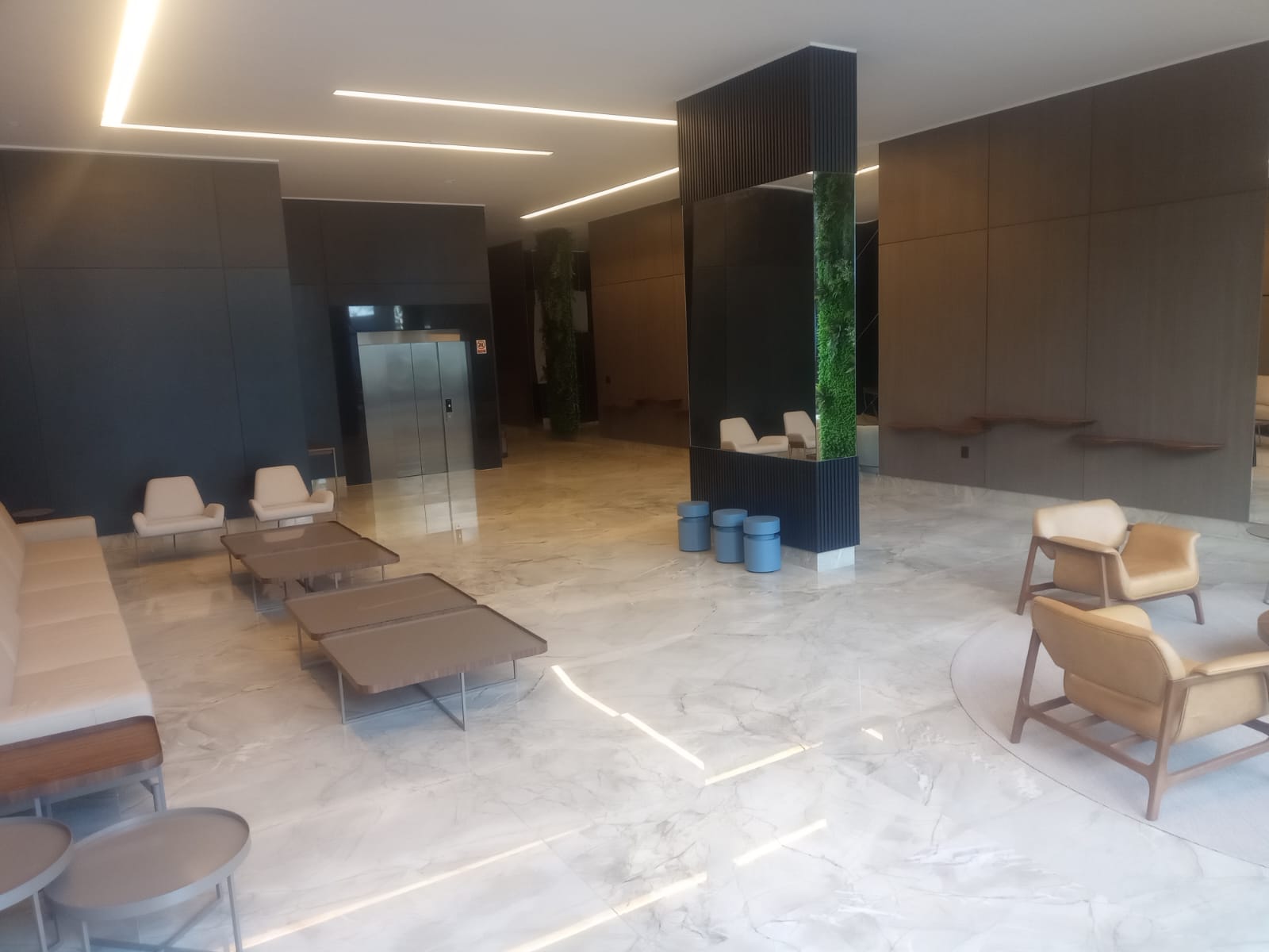 Apartamento 04 Quartos com Suítes na Praia da Costa 