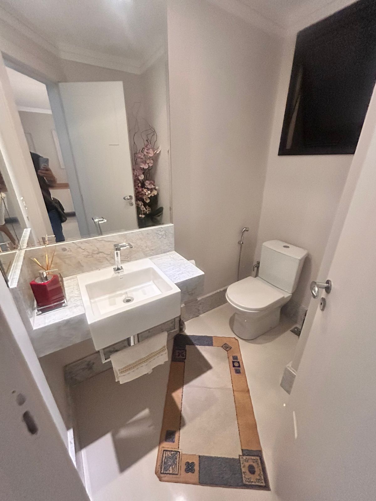 Apartamento de 4 Quartos com Suíte na Praia da Costa 
