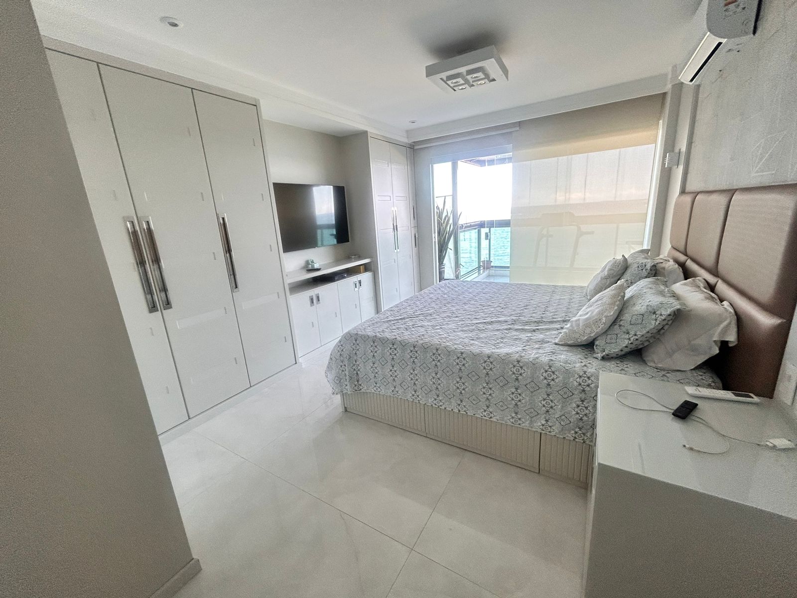 Apartamento de 4 Quartos com Suíte na Praia da Costa 