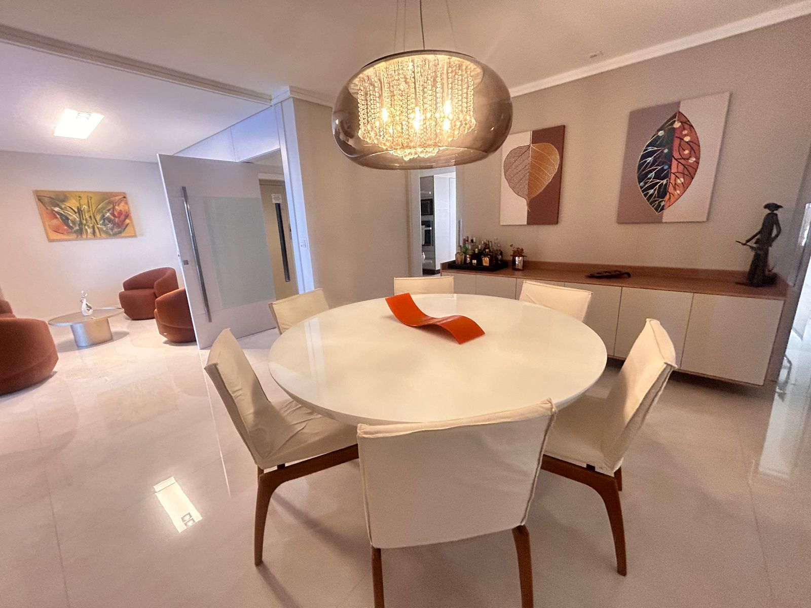 Apartamento de 4 Quartos com Suíte na Praia da Costa 