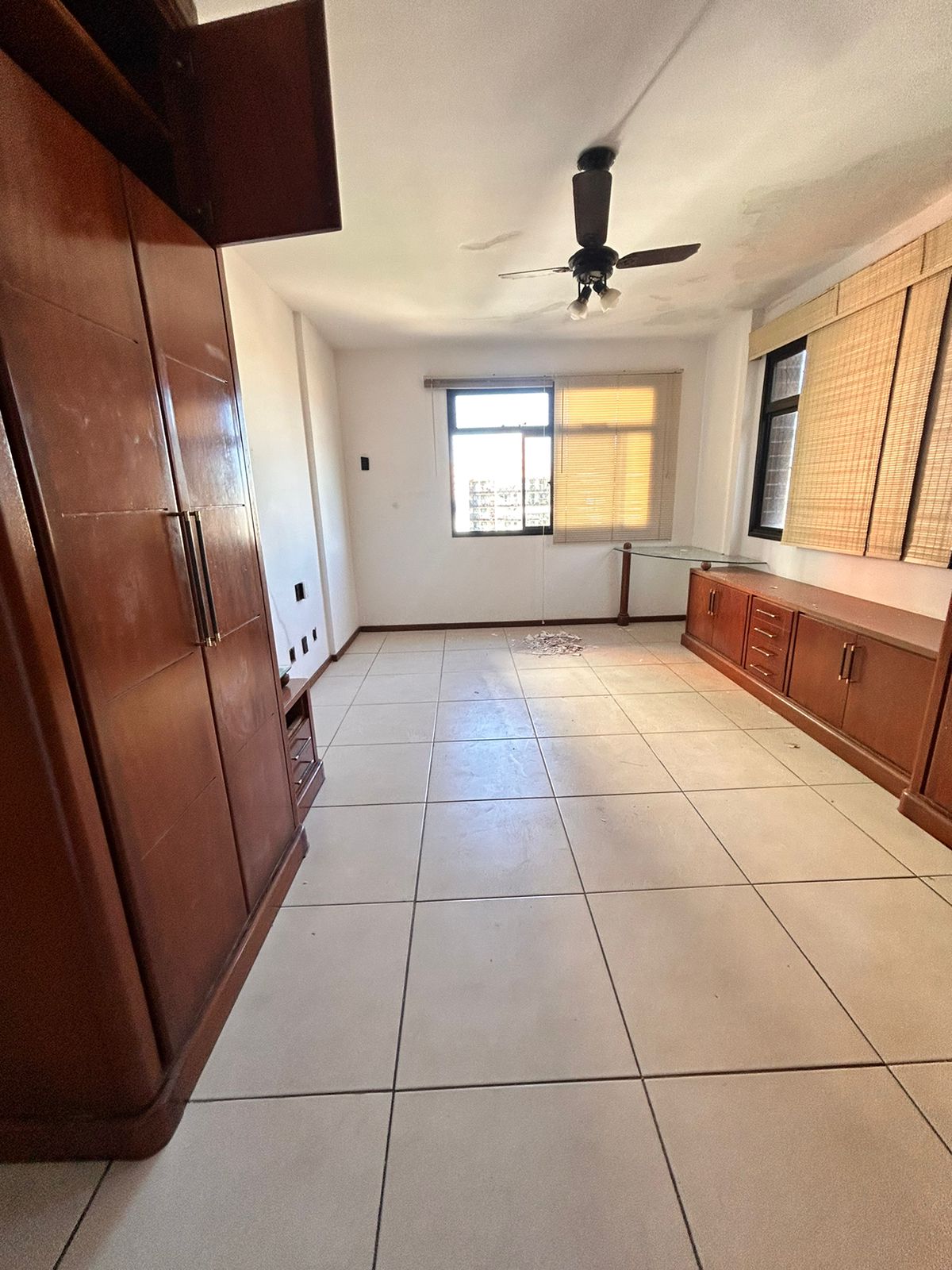 Apartamento de 03 Quartos com Suíte na Praia da Costa